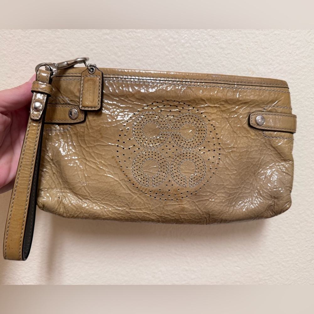 Coach Audrey Wristlet Patent Leather Clutch Camel Tan Brown Gray Interior